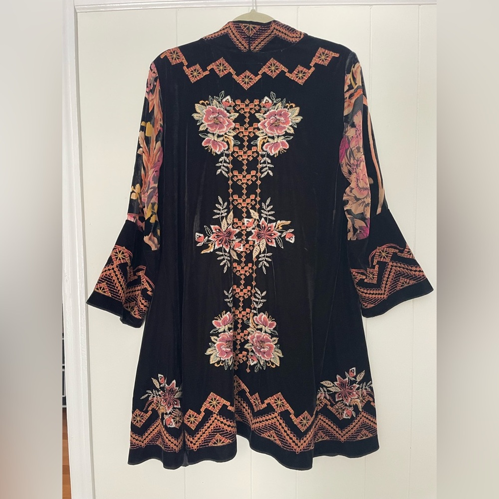 Embroidered Velour Duster. - Picture 4 of 8